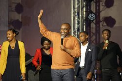 Pastor Salomon Biganiro wa Flame of the Holy Spirit Embassy azanye indirimbo yabanje kuririmbana n'Abamalayika 2-VIDEO