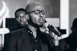 Irakoze Gedeon yaririmbye "Ibyiringiro" asaba abaramyi kubwiriza ibiturutse ku Mana "apana ibyo twihimbiye"