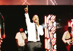 Muhumure nta mvura izagwa! Christophe azatanga impano ku bazitabira igitaramo yatumiyemo amazina aremereye