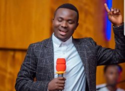 Bita ku cyo umuntu ashoreye aho kwita ku cyo ashoboye! Aloys Habi yakebuye aba YouTubers mu Gisigo yise "Karemano"