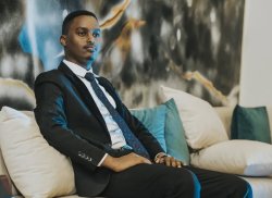 Josh Ishimwe usubiramo indirimbo atitaye ku madini yasohoye amashusho y'iyitwa ‘Umwami Ageze Iwacu'