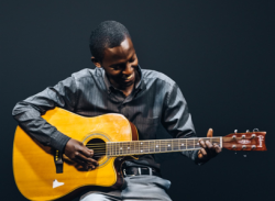 Thierry Niyo azanye udushya twa Rumaga mu muziki wa Gospel mu ndirimbo zivanzemo ibisigo - Mukingurire