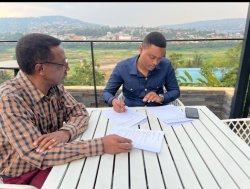 Josh a signé un contrat pour chanter avec Gahongayire lors du concert "Ndashima Live Concert" en Europe