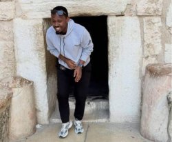 Israel: Imbamutima za Prosper Nkomezi nyuma yo gusura umusozi wa Gologota n'imva ya Yesu