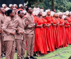 Ibarizwamo ibyamamare, ikagira indirimbo 250: Ibyo tuzi kuri Siloam igiye gukora igitaramo cy'amateka