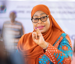 Perezida Samia Suluhu yarahiriye kuyobora Tanzania nta muturage uhari nyuma yo gutsinda amatora 