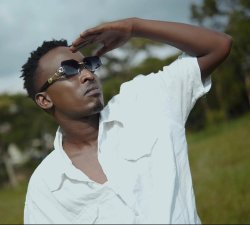 Stone David wakoraga umuziki usanzwe wanaririmbanye na Papa Cyangwe yaje burundu muri Gospel