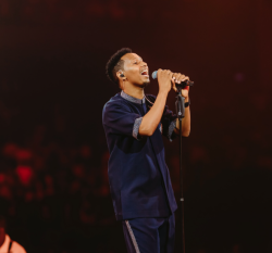 The message behind “Unigeukie” by Israel Mbonyi calls believers to draw closer to God