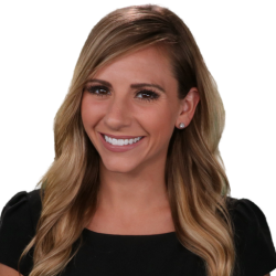 Umubyeyi w'umunyeshuri wahohotewe n'abarimu abuzwa gusenga yagiye mu butabera