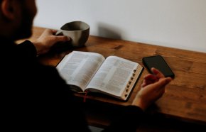 « Être attentif à la Parole de Dieu » – Pasteur Christian Gisanura