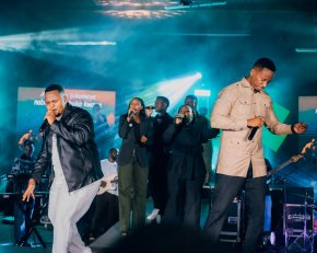 Nyuma yo gusangira agatuti, Eric Twishime na Christian Irimbere bahuriye mu ndirimbo "Waranteturuye"