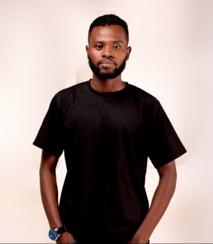 Nabaga mu rusengero ntakijijwe - Bonheur yaririmbye urukundo rw'Imana nyuma yo kuba icyaremwe gishya