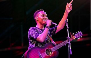 Israel Mbonyi remporte le prix de l'Artiste Gospel de l'Année aux Isango na Muzika Awards 2024