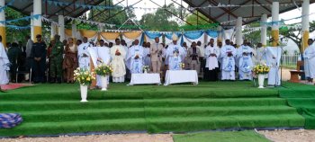 Hizihijwe Yubile y'imyaka 75 Paruwasi Muhororo imaze ivutse hanafungurwa icumbi ry'abapadiri