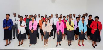 Penuel Choir yasohoye indirimbo nshya itangaje “Dukubita Hasi” yuje ubutumwa budasanzwe!