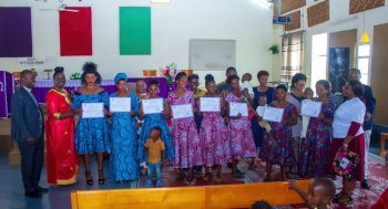 MIGEPROF yashimye AERA Ministry yahuguye mu mwuga w'ubudozi abakobwa bahoze mu buzererezi n'abatewe inda zitateganyijwe