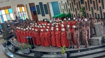 Korali Siloam yakomanije imitwe abantu! Ibaze ubaye utarumva "Mbona ljuru" yavugishije benshi