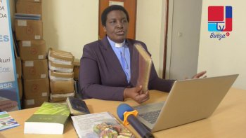 AERA Ministry igiye guha impamyabumenyi abakobwa bahoze mu buzererezi n'ababyaye inda zitateganyijwe bigishijwe kudoda