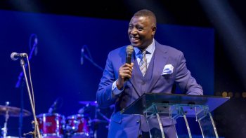 Apostle Dr Gitwaza: Hari Ijambo rikomeye kandi rihindura abantu kurusha amagambo y'abanyapolitike