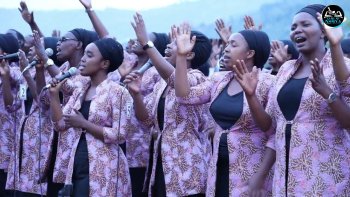 Korali lriba yashyize hanze amashusho mashya y'indirimbo "Jehovah Shammah" bitiriye Album