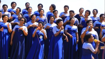 Nyuma yo kwandika amateka akomeye muri BK Arena, Jehovah Jireh berekeje kuri ADEPR Kumukenke 