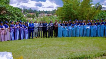 Korali Jehovah Nissi ya ADEPR Rukiri I yatumiye Prosper Nkomezi mu giterane "Ibyaduhize Live concert"