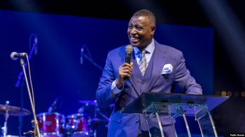 Afurika Haguruka: Apotre Dr. Paul Gitwaza yatumiye abantu bose mu giterane nyuma yo gutangaza amatariki