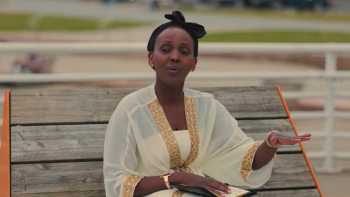 Micomyiza Aimee yashyize hanze indirimbo “Amazi y'i Golgotha” yandikanye na Apôtre Bisengo