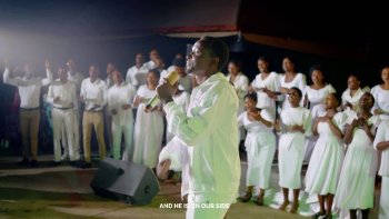 Korali La Trompette yatanze impano ya Noheli yiswe "Yesu Urumuri" - VIDEO