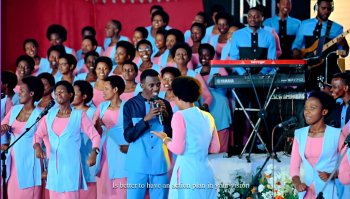 Korali Salem yashyize hanze indirimbo "Erega Mana imirimo yawe" iri gukora ku mitima ya benshi - VIDEO