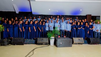 Ijuru ryahumuye! Ukuboko kw'iburyo choir yasohoye indirimbo "Hari igihugu" - VIDEO