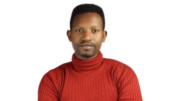 Umuramyi Claude Uwiragiye uherutse kubona 'Manager' yinjiye no mu busizi-VIDEO