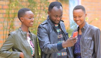 Pastor Pascal Habimana yanenze ababyeyi ba Vestine & Dorcas n'Itorero bakuriyemo, ashimagiza M. Irene