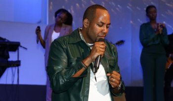 France: Umuramyi Fortran Bigirimana yateguje igitaramo azafatiramo amashusho