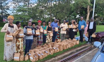Korali Gloria yakoze ku mitima ya benshi mu bikorwa by'urukundo byabimburiye icyumweru cy'ivugabutumwa