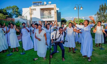 Korali Elayono bashyize hanze indirimbo "Umwami w'Amahoro" nta n'ukwezi kurashira basohoye indi 