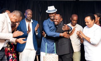 Yanditse amateka! Prosper Nkomezi yagurishije Album ya kane 'Warandamiye' Miliyoni 37.8 Frw 