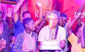 Tasha The Deejay yakoze igikorwa cyiza cyo gushimira Imana asangira n'abana bo ku muhanda !