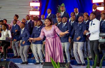 Mbere yo kwinjira muri BK Arena, Korali Shalom isohoye indirimbo yitwa "Yasannye umutima" - VIDEO