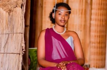 Umusizi Murekatete yasabiye umugisha uva ku Mana abazitabira ijoro ry'ubusizi yise "U Speak Live"