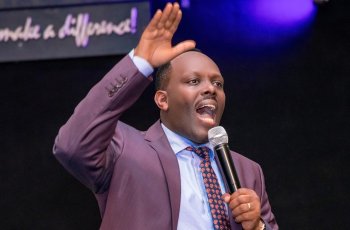 City Light A Foursquare Church yateguye ijoro ridasanzwe ryo gusoza 2023 ryatumiwemo Vestine na Dorcas