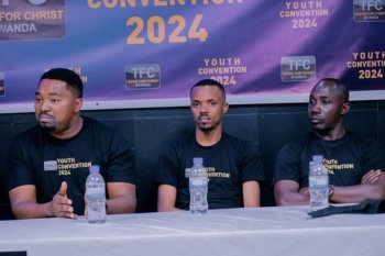 Umunyeshuri wari ugiye kugura indaya yayatanzemo ituro! Teens For Christ imaze kuzana kuri Kristo abarenga 8,000 