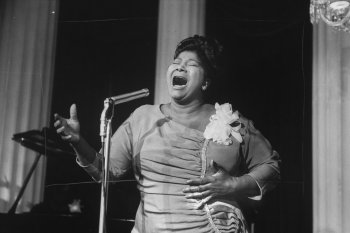 Mahalia Jackson: Umwamikazi wa Gospel wapfuye agashengura benshi kurusha abandi – Isomo ku isi yose!