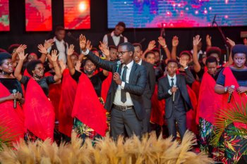 Mbere y'uko Korali Amahoro yerekeza i Huye mu ivugabutumwa yashyize hanze igihangano yise "Ndaririmbira Uwiteka"