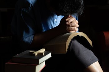 Ubushakashatsi: Abakristo bahindura imigenzo kwizera bacengerwa n'Ibyanditswe Byera kurusha abatabikora