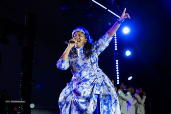 Jesca Mucyowera yakoze igitaramo cy'amateka akurirwa ingofero n'ibyamamare atungurwa n'abana be