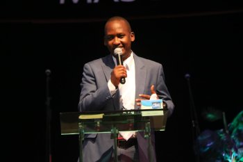 Pastor Christian Gisanura yibukije ko uwizera Imana ari we ufite ubugingo buhoraho