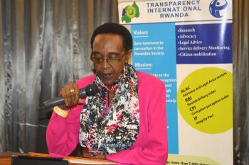 Ingabire Immaclee wakundaga cyane gusenga akanga urunuka ruswa n'akarengane yitabye Imana