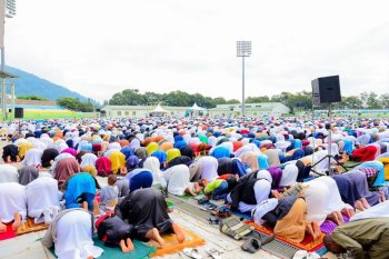 Umugore w'umuyisalamukazi yariganijwe abeshywa kujyanwa i Maka