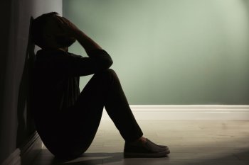 Kuki kubwira umuntu ufite agahinda gakabije ngo “senga cyane kurushaho” bishobora kumuhuhura?